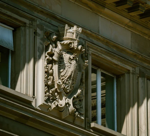 法国斯特拉斯堡宏伟的莱茵宫建筑以其复杂的细节和低浮雕而著称 它是过去工艺的一个惊人的例子 — 图库照片