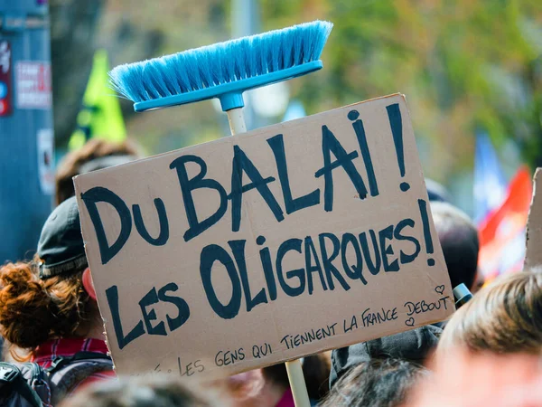 프랑스의스 보르그 2023 프랑스의 시위대는 개혁을 중단하고 인들을 요구하는 표지판을 — 스톡 사진
