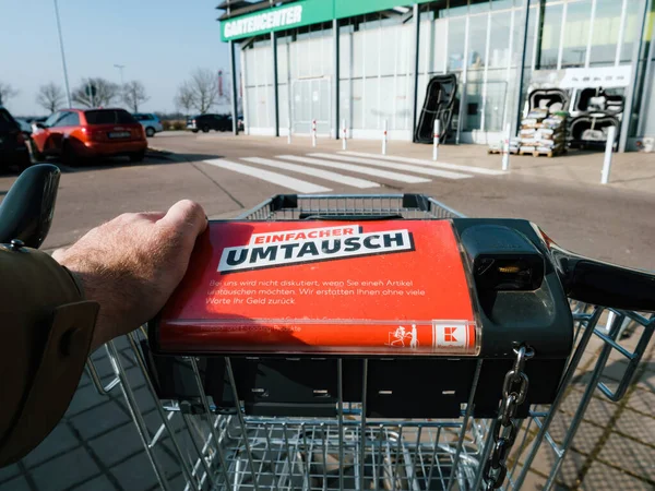 Frankfurt Německo Března 2023 Kauflandu Moderního Německého Supermarketu Skleněnou Fasádou — Stock fotografie