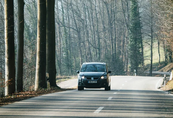 Duitsland Feb 2023 Een Eenzame Seat Auto Rijdt Door Een — Stockfoto