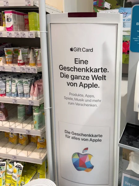 Frankfurt Alemanha Março 2023 Stand Cartões Presente Apple Coloridos Uma — Fotografia de Stock