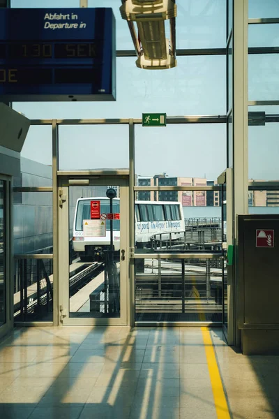 Франкфурт Німеччина Червня 2015 Термінал Франкфуртського Аеропорту Домом Безкоштовної Автоматичної — стокове фото