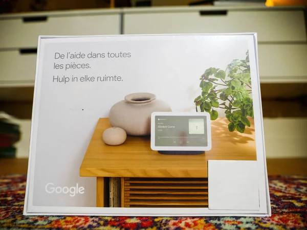 París Francia Dec 2022 Unboxing Brand New Google Nest Hub — Foto de Stock