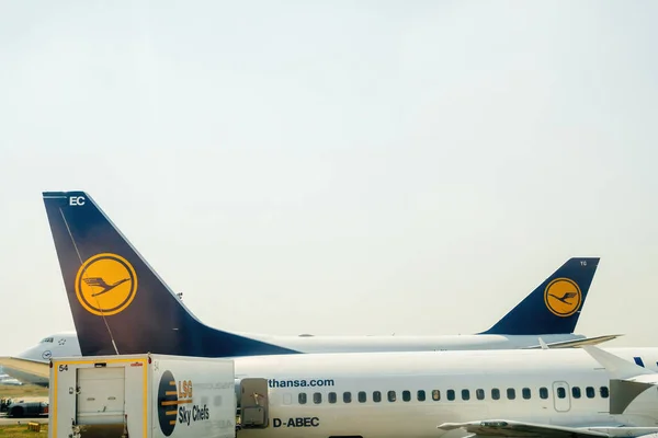 Alemania Jul 2015 Dos Aviones Lufthansa Asfalto Destino Alemania Proporcionando — Foto de Stock