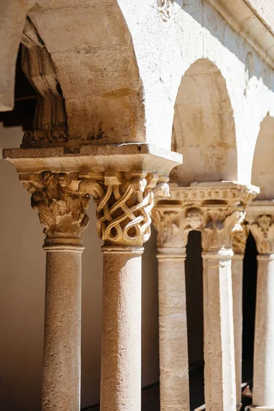 Antico Arco Della Cattedrale Saint Sauveur Daix Provence Ricorda Suo — Foto Stock