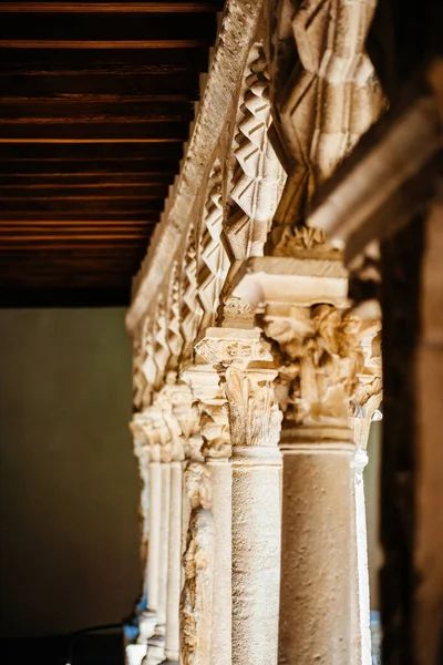 Uma Impressionante Fileira Colunas Mármore Séculos Passados Está Majestosa Grandeza — Fotografia de Stock
