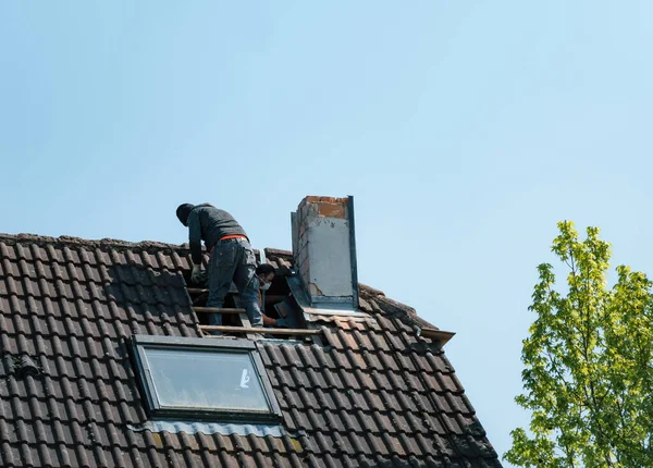 Roofer Stands Atop House Destroying Chimney Unusually Low Angle View — Stock Photo, Image