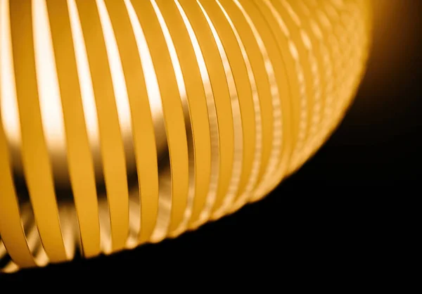 Detailní Makro Fotografie Unikátního Světelného Svítidla Žlutými Pruhy Abstraktním Černém — Stock fotografie