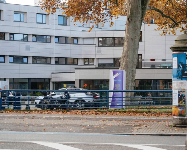 Страсбург Франция Ноября 2022 Года Жилые Здания Деревья Вдоль Тротуара — стоковое фото