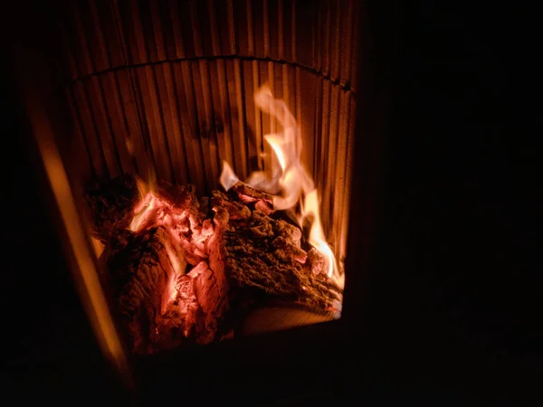 Glühender Kamin Einem Luxus Chalet Der Wärme Von Brennenden Baumstämmen — Stockfoto