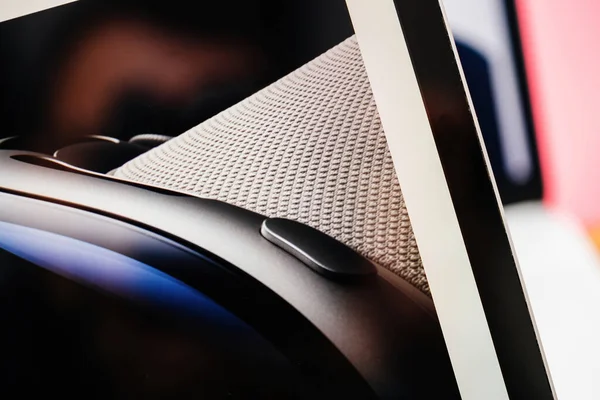 フランス 2023年6月6日 AppleのIpad Proで見られるボタンの詳細は Apple Vision Proの複合現実Xrヘッドセットを紹介しています 価格3 499米ドル コンピューティングの未来 — ストック写真