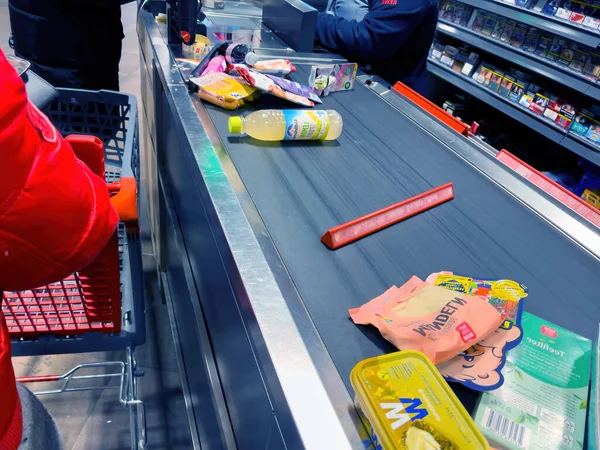 Německo Března 2023 Přepážce Německého Supermarketu Čekají Lidé Frontě Pestré — Stock fotografie