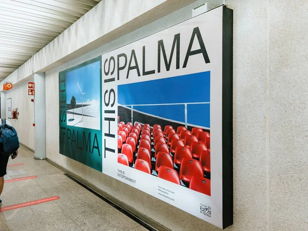 팔마데 말로카 스페인 2023 이것은 공항에서 이섬의 상징적 장소들을 전시하고 — 스톡 사진
