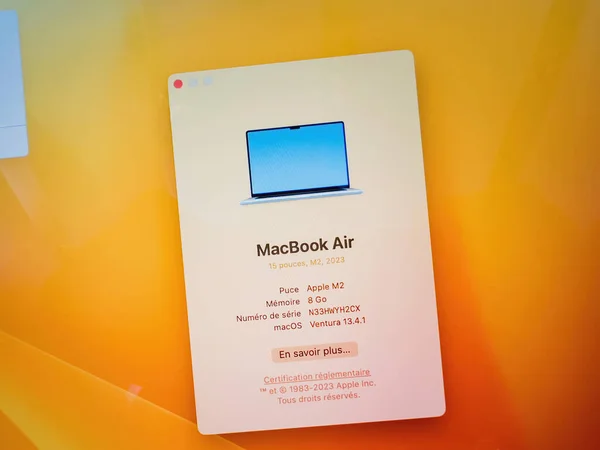 ストラスブール フランス 2023 Macbook Air 新しいラップトップ情報ディスプレイ上のインチスクリーン Macos Ventura 1を実行しています — ストック写真