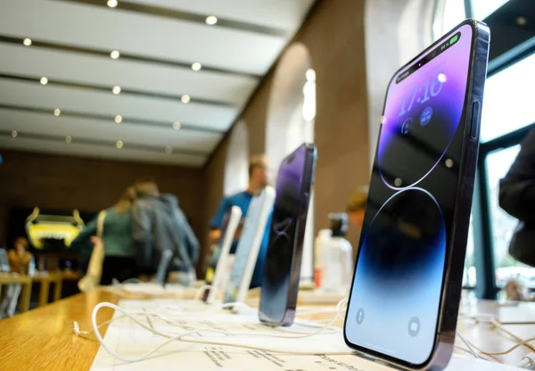 Paris France Sep 2022 Apple Store Launch Day New Iphone — Stock Photo, Image