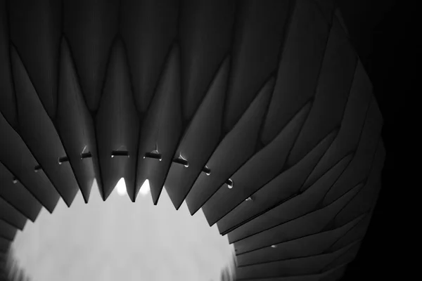 Streszczenie Czarno Biała Kompozycja Jasnym Światłem Zakrzywione Linie Spirale Cienie — Zdjęcie stockowe