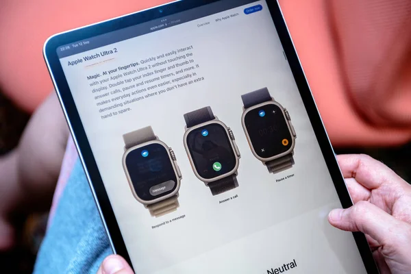 London Sep 2023 Apple Computers Website Discovering Latest Smart Watch — Stock Photo, Image