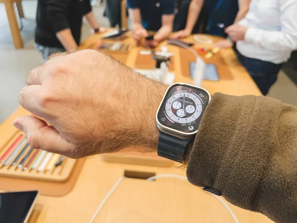 Paris France Sep 2022 Its Debut Day Apple Store Male — Stock Photo, Image