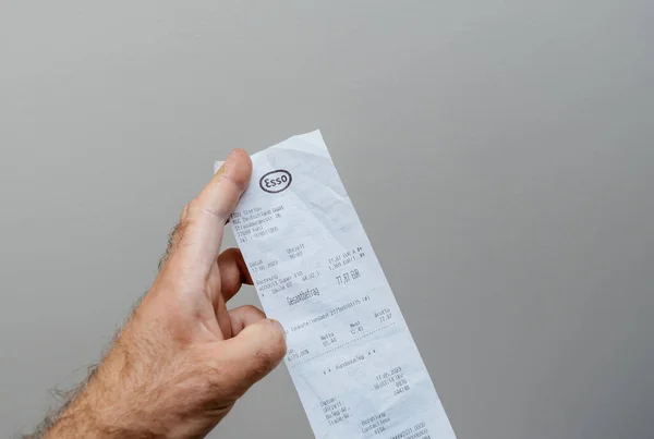 Germany May 2023 Pov Male Hand Holds Gas Receipt Esso — Stock Photo, Image