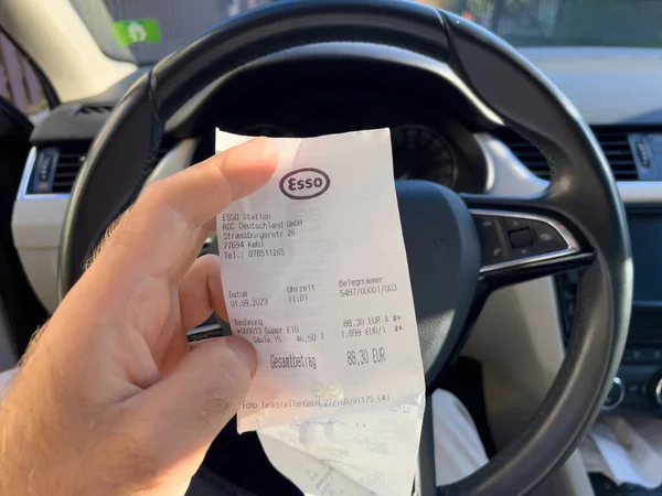 Germany Sep 2023 Male Hand Car Holds Paper Receipt Esso — Stock Photo, Image