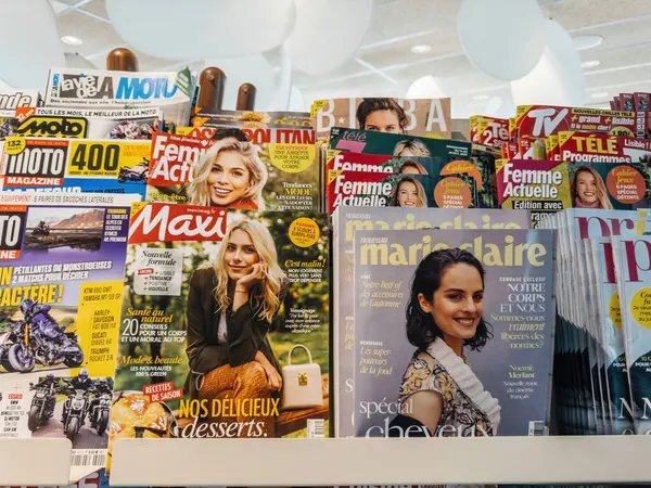 Paris França Outubro 2023 Diversas Revistas Jornais Incluindo Maxi Marie — Fotografia de Stock