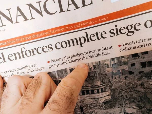 프랑스 2023년 10월 10일 파이낸셜 타임즈 헤드라인 네타냐후는 단체를 약화시키고 스톡 사진