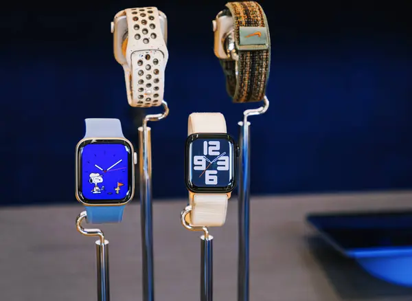 Paris France Sep 2023 Apple Store Apple Watch Series Steals — Stock Photo, Image