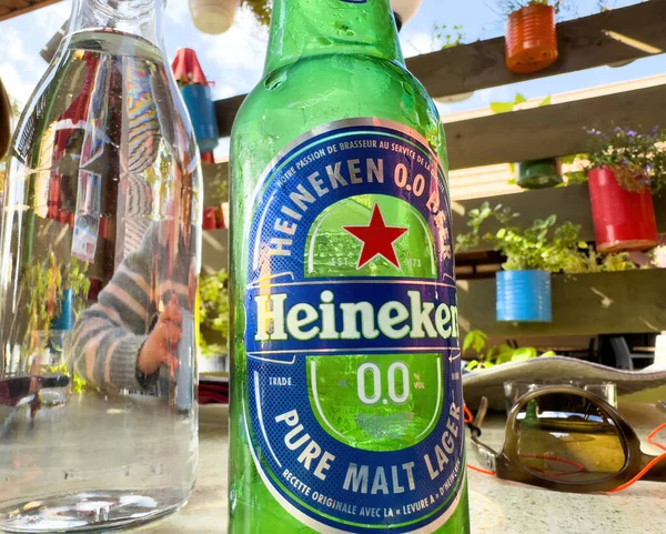 Kintzheim Francja Października 2023 Szczegółowe Zbliżenie Przedstawia Butelkę Piwa Bezalkoholowego — Zdjęcie stockowe
