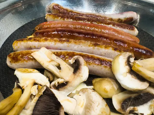 Luscious Sausages Sizzle Pan Alongside Plump Organic Mushrooms Oozing Natural — Stock Photo, Image