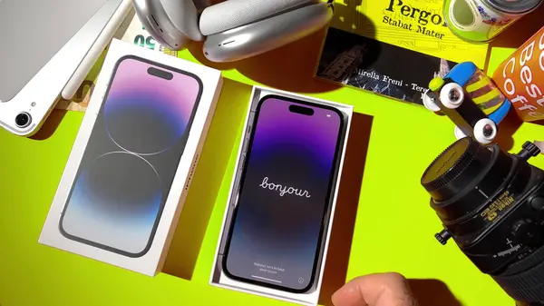 Paříž Francie 2023 Odhalení Iphone Pro Apple Computers Odhaluje Bonjour — Stock fotografie