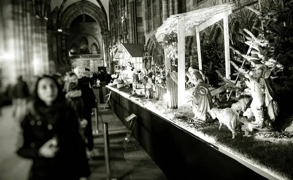 Strasbourg France Dec 2017 Blurred View Visitors Observing Christmas Nativity — Stock Photo, Image