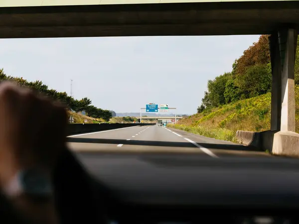 Captured Driver Perspective Image Showcases Clear Day Highway Pass Concrete — Stock Photo, Image