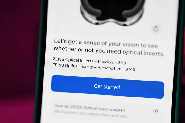 美国加利福尼亚 2024年1月21日 确定你是否需要苹果公司开发的Apple Vision Pro混合实境耳机的光学插入物 — 图库照片