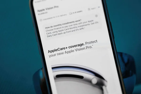 カリフォルニア州 2024年1月21日 Apple Vision ProがApple Care Plusで開発した事故とその他のあらゆる側面に関する包括的なカバレッジを確保する — ストック写真