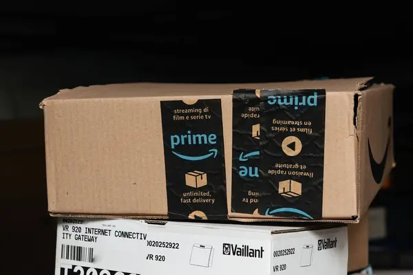 Bremen Germany Dec 2023 Amazon Prime Cardboard Box Features Information — Stock Photo, Image