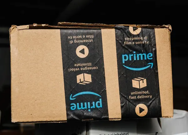 Bremen Germany Dec 2023 Warehouse Backdrop Amazon Prime Cardboard Parcel — Stock Photo, Image