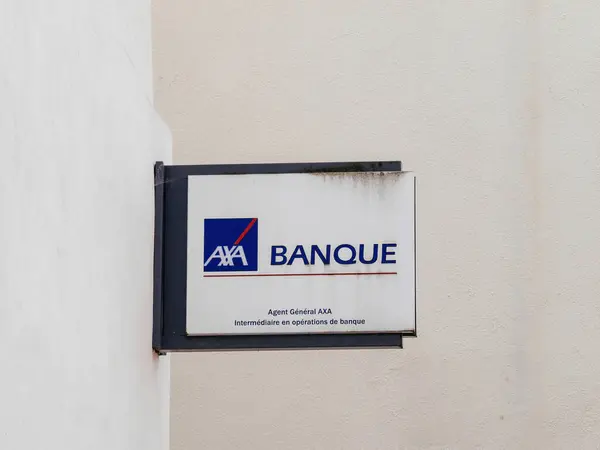 Haguenau Frankreich März 2024 Axa Banque Der Seite Eines Gebäudes — Stockfoto
