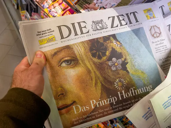 프랑크푸르트 2022년 14일 독자는 유명한 독일어 스토리인 Principle Hope가 사회적 스톡 사진
