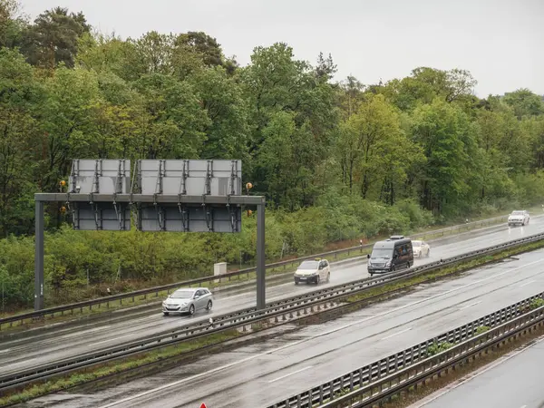 Frankfurt Alemanha Maio 2019 Cruzeiro Veículos Uma Autobahn Encharcada Pela — Fotografia de Stock