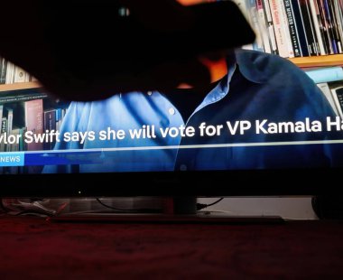 Paris, Fransa - 11 Eylül 2024: Taylor Swifts 'in 2024 ABD başkanlık seçimlerinde Başkan Yardımcısı Kamala Harris' e verdiği destekle ilgili haberler sosyal sorunları vurguluyor