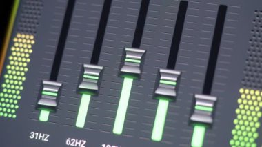 Dijital ekranda el ayarı Ses Dengeleyicisi. Dijital müzik ayarlanıyor. Monitörde 5 ölçü Bass Treble ve Middle Sound Bar ayarlanıyor. Ses eşitleyicisi siyaha ayarlı. Keyif için müzik eşitleyici kurulumu.