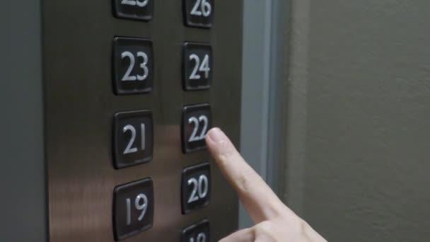 Carregando Botão Elevador Botão Elevação Pressionando Mão Até Piso Alto — Vídeo de Stock