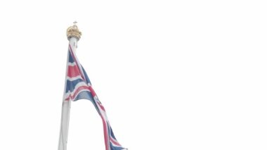 Birleşik Krallık 'ın gerçek İngiliz bayrağı rüzgarda dalgalanan bayrak direğinde. Birleşik Krallık bayrağı İngiltere 'nin rüzgarında dalgalanan video. AB Brexit 'i Birleşik Krallık dışında. Birleşik Krallık Taç Giyme Töreni 'nin ulusal bayrağı. İngiliz bayrağı