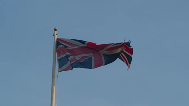 真正的英国国旗在风中飘扬 英国国旗视频在英国的风中飘扬 英国退出欧盟 英国国徽加冕 英国国旗 — 图库视频影像