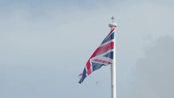 Die Flagge Des Vereinigten Königreichs Flaggenmast Weht Wind Video Mit — Stockvideo