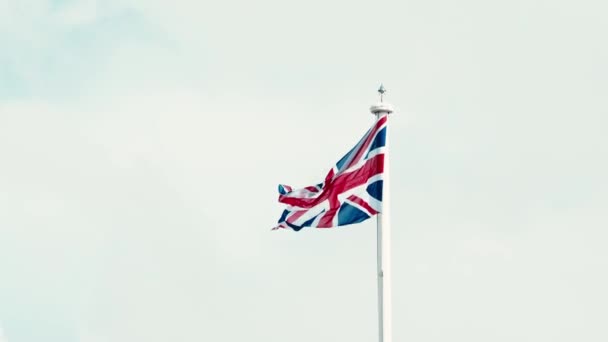Birleşik Krallık Gerçek Ngiliz Bayrağı Rüzgarda Dalgalanan Bayrak Direğinde Birleşik — Stok video
