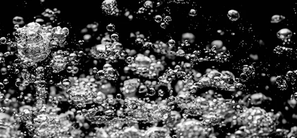 Natriumwaterbellen Spatten Onder Water Tegen Een Zwarte Achtergrond Cola Vloeibare — Stockfoto