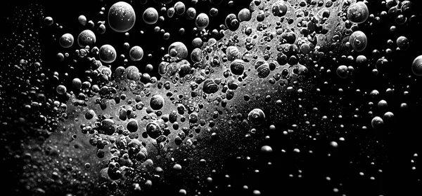 Soda Kabarcıkları Siyah Arka Planda Altında Sıçrıyor Karbonat Içeceği Konseptini — Stok fotoğraf