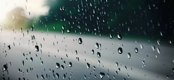 Doccia Pioggia Sul Parabrezza Sul Finestrino Dell Auto Strada Sfocata — Foto Stock