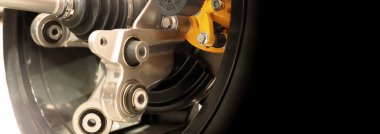 Araba süspansiyonu ve sürücü mili. EV araba yedek parçalarının yapısı. Ön ya da arka süspansiyon gibi şok emici süspansiyon freni gibi. Süspansiyon elementleri ve Chassis yapısı. Araba servisi onarımı.